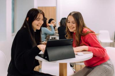 Vous voulez un diplôme reconnu tout en étant rémunéré(e)
